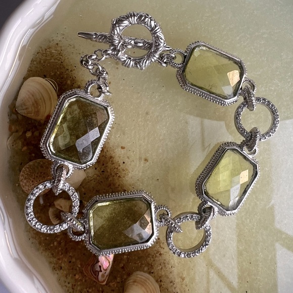 Green Stone and Silver-Tone Toggle Clasp Bracelet - Picture 7 of 9